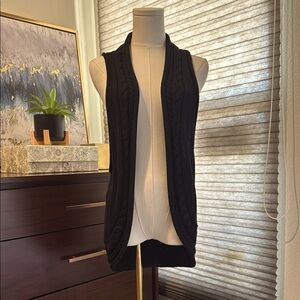 Rubbish Woman's Black Sleeveless Knit Cardigan. Size Small